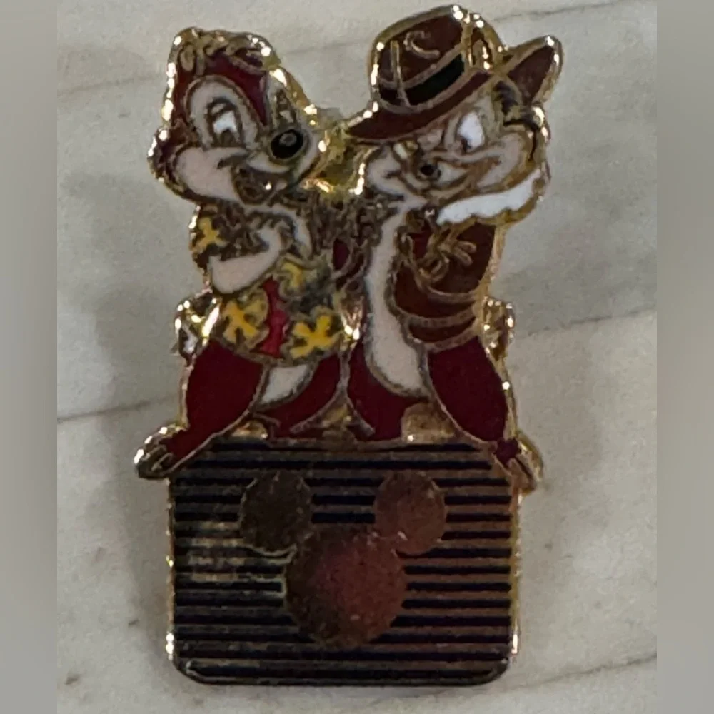 Chip & Dale Rescue Rangers Gold and Red Linited Edition Disney Pin NWOT
